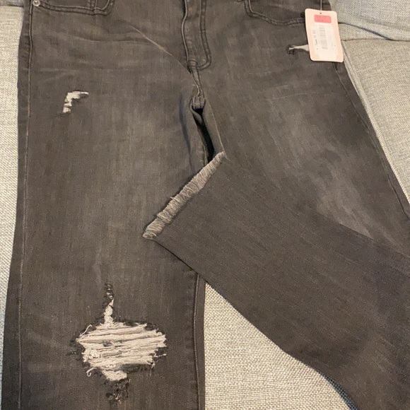 C&V RIPPED JEANS - Picture 7 of 8